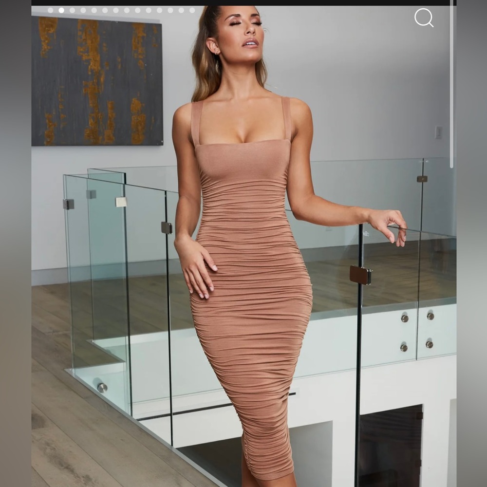 Ruche Perfection Square Neck
Midi Dress